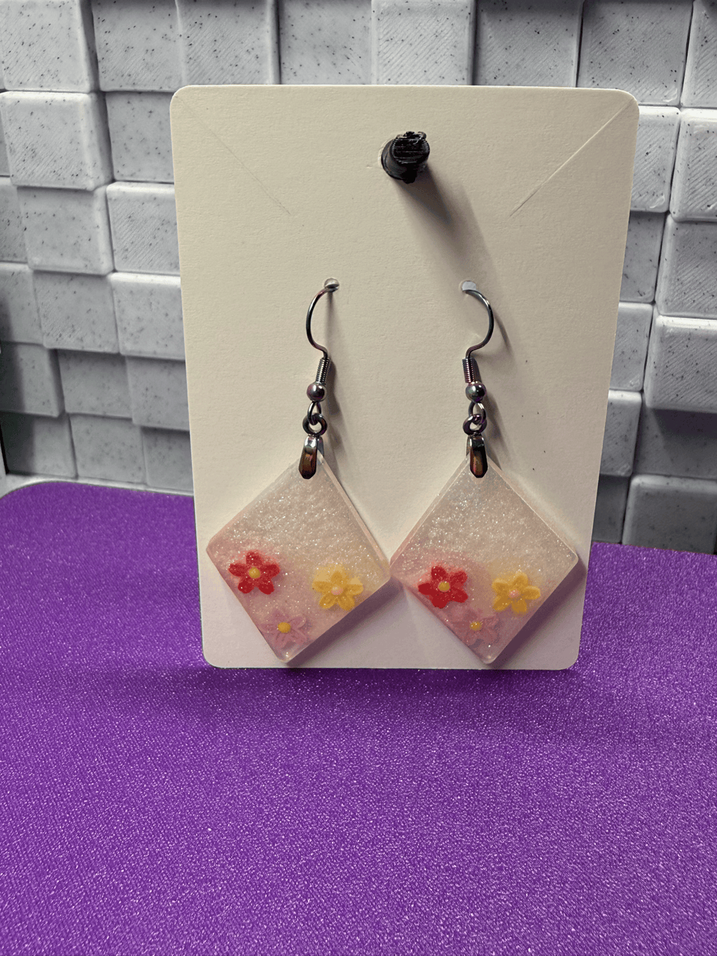 White Sparkle Triangle Flowers Earrings