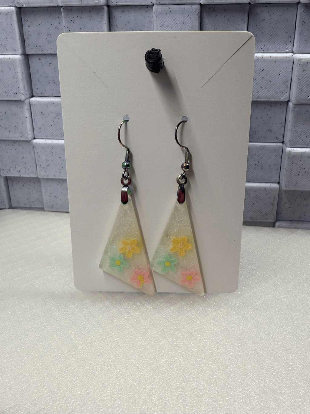 White Sparkle Triangle Flowers Earrings